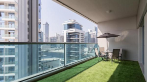 EaseMyTrip - Elegant Canal-View 1BR Apt in the Heart of Dubai